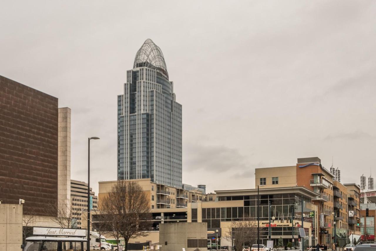 Frontdesk I Sycamore Place Apts Downtown Cincinnati Exterior foto